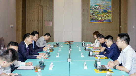 省尊龙凯时人生就是博z6com集团党委书记、董事长任丁与腾讯“王者荣耀”CTO邓君、腾讯大成网总裁郑亮座谈交流