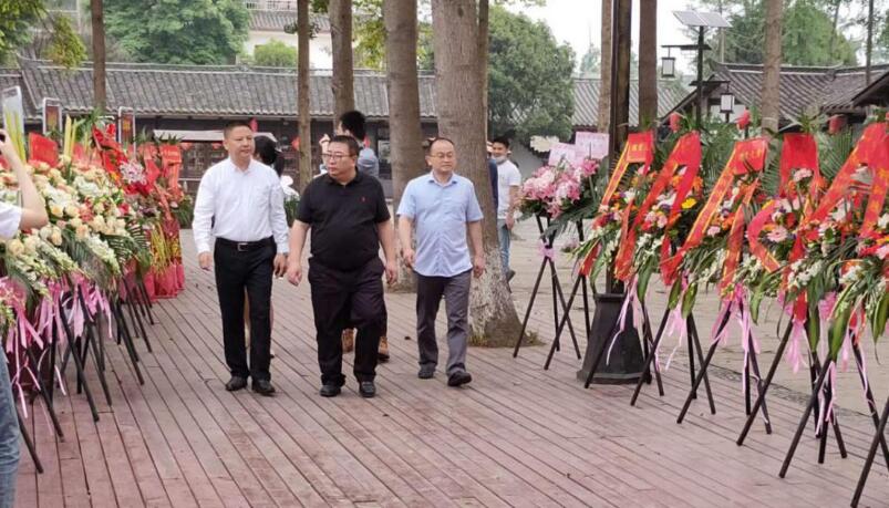 尊龙凯时人生就是博z6com集团向导出席战旗禧宴酒楼开业仪式