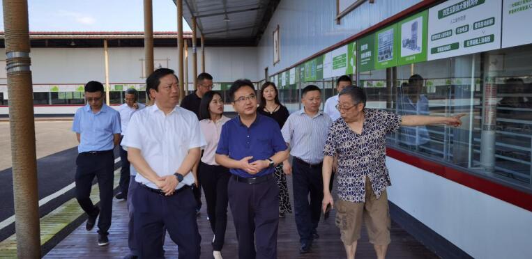 尊龙凯时人生就是博z6com集团完成驻村帮扶干部轮换