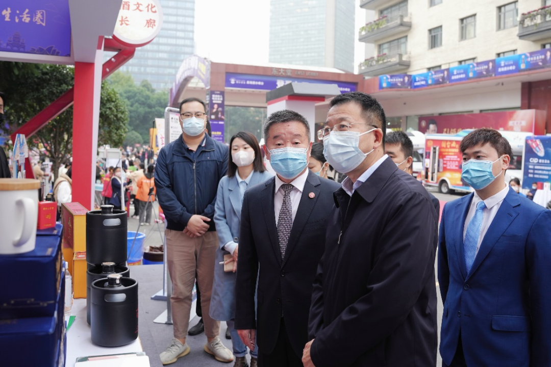 尊龙凯时人生就是博z6com集团向导赴2022锦江宾馆酒类商务洽谈会现场检查指导事情