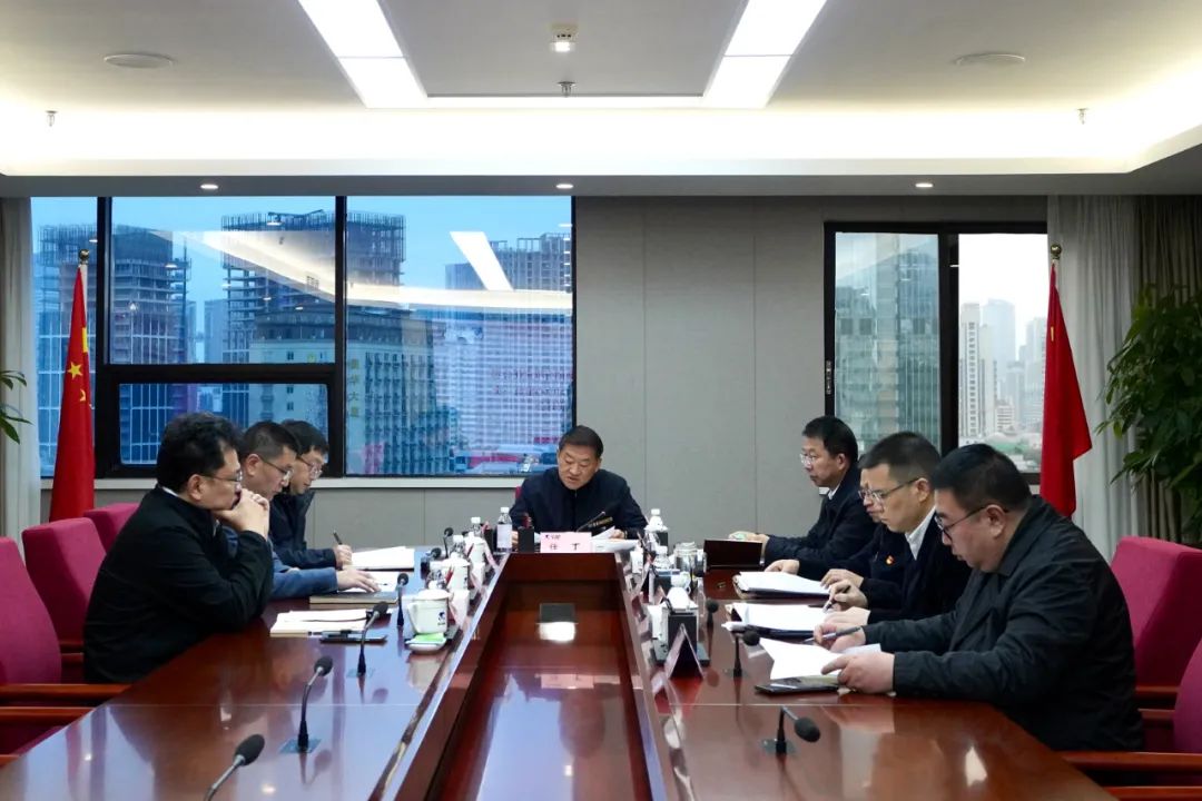 尊龙凯时人生就是博z6com集团召开党委理论学习中心组专题学习钻研会