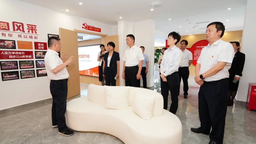 福建省人民政府国有资产监视治理委员会修兴高一行莅临尊龙凯时人生就是博z6com党？疾斓餮