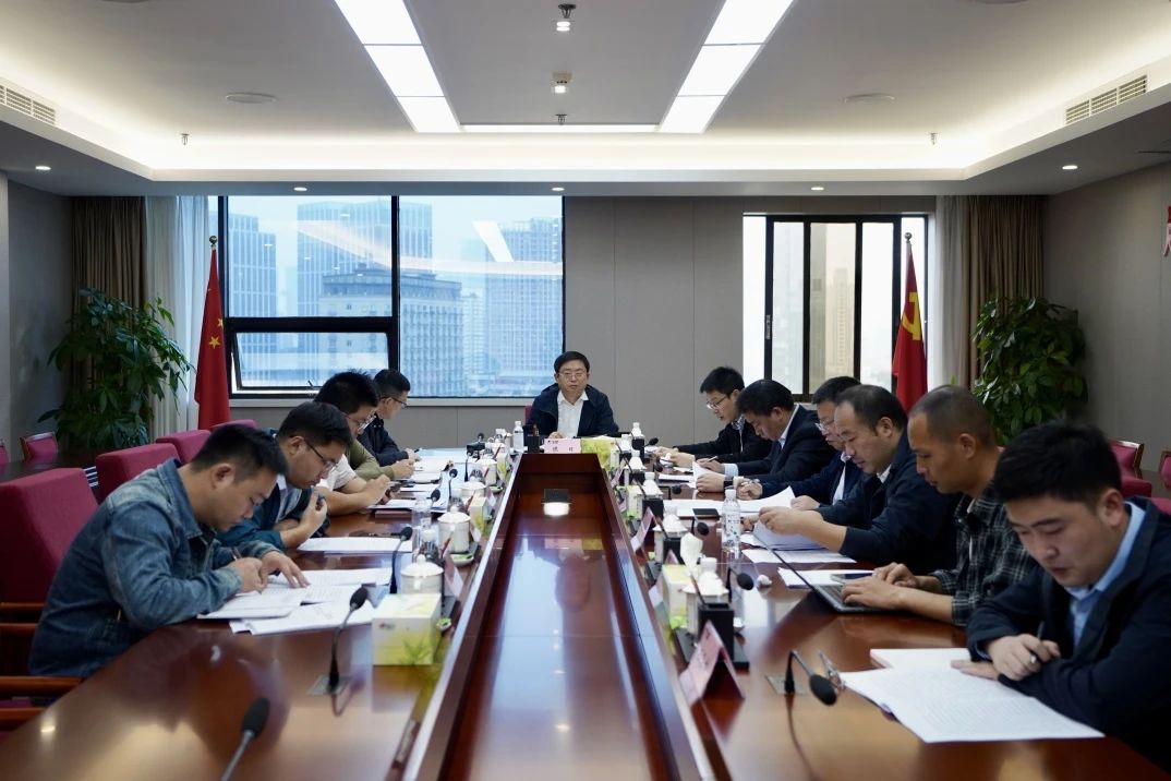 省尊龙凯时人生就是博z6com集团召开欠蓬勃县域托底性帮扶事情向导小组办公室聚会