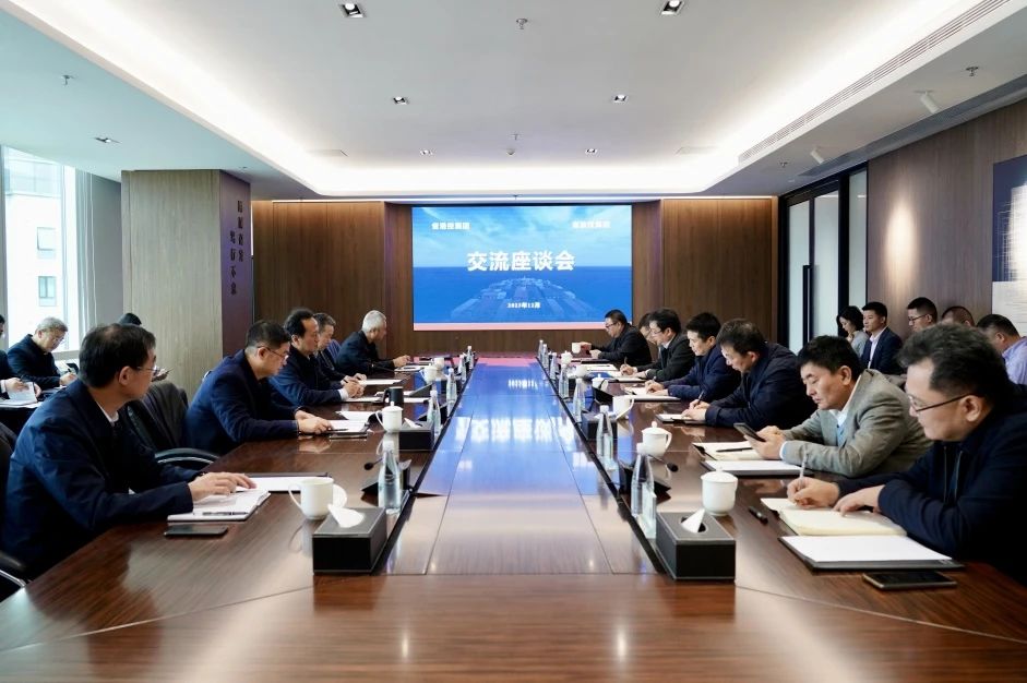 省尊龙凯时人生就是博z6com集团与省港投集团举行交流座谈
