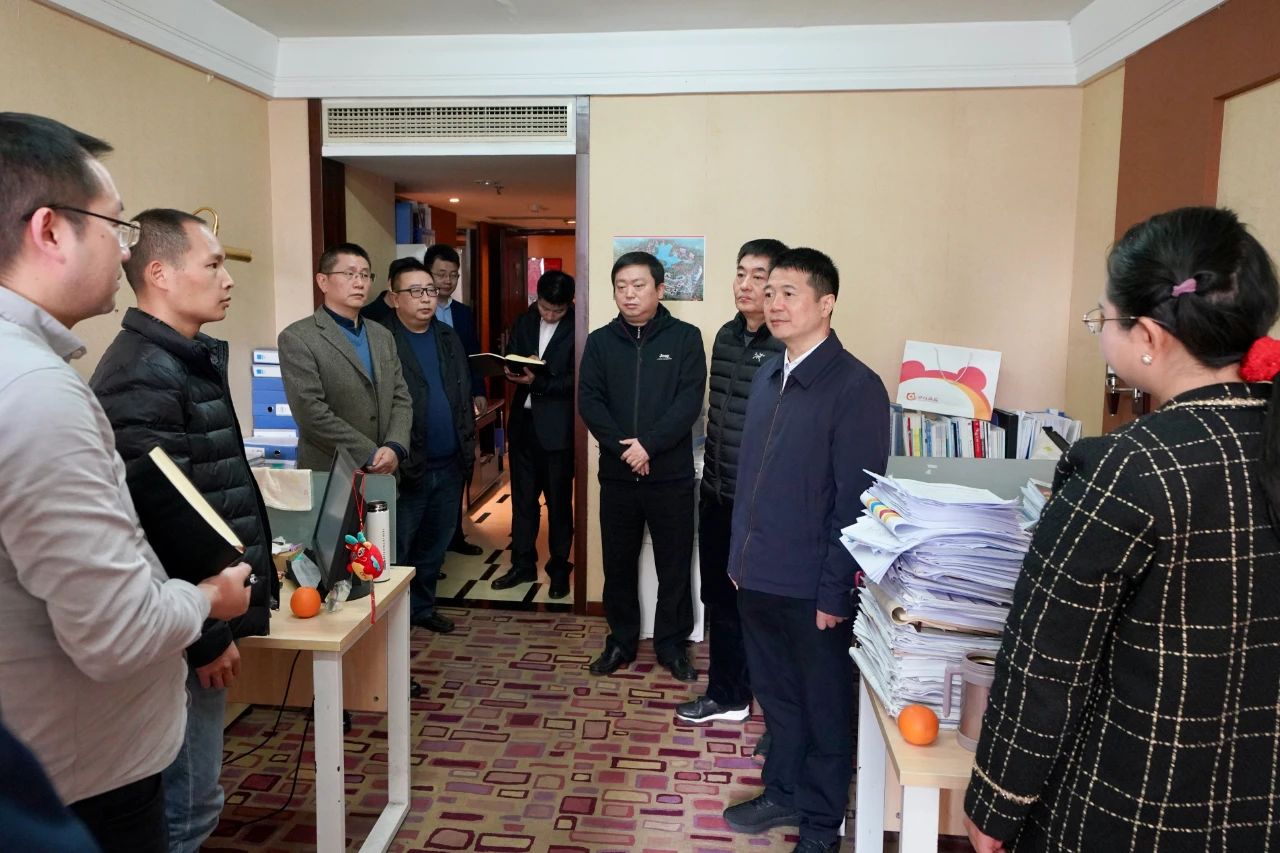 迎新春，鼓劲头，开新局！省尊龙凯时人生就是博z6com集团向导班子慰问总部干部员工